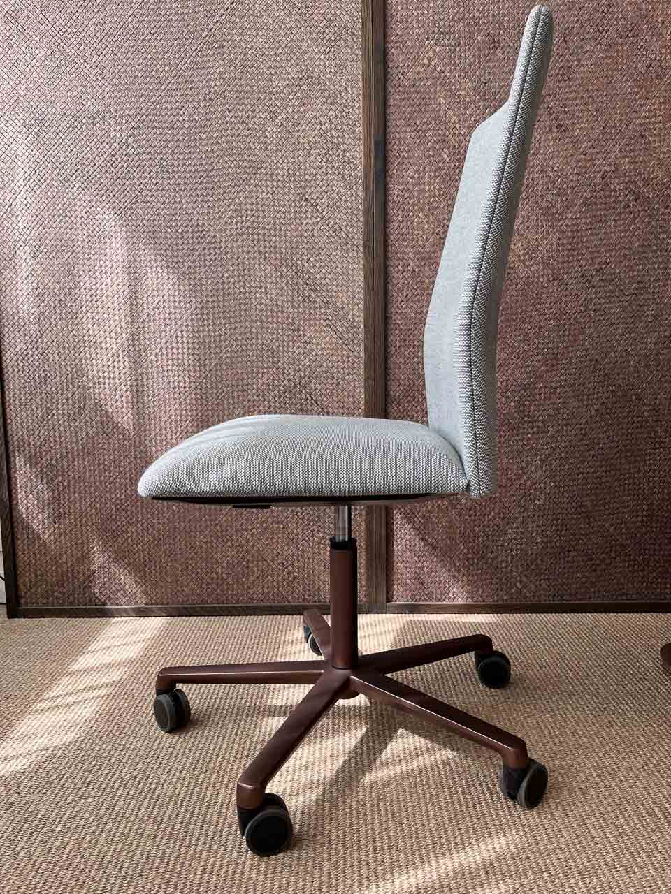 Arper Kinesit MET 4864 -työtuoli, Kvadrat RW00828, ei käsinojia